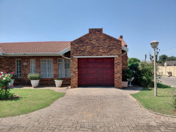 Three Rivers – Bataleur 4 : Stunning two bedroom retirement unit for sale