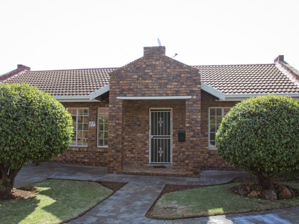Three Rivers – Diederik 7 : Lovely one bedroom retirement unit for sale.