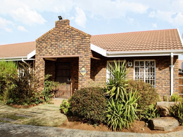 Three Rivers – Tiemiesingel 4 : Beautiful one bedroom retirement unit for sale.