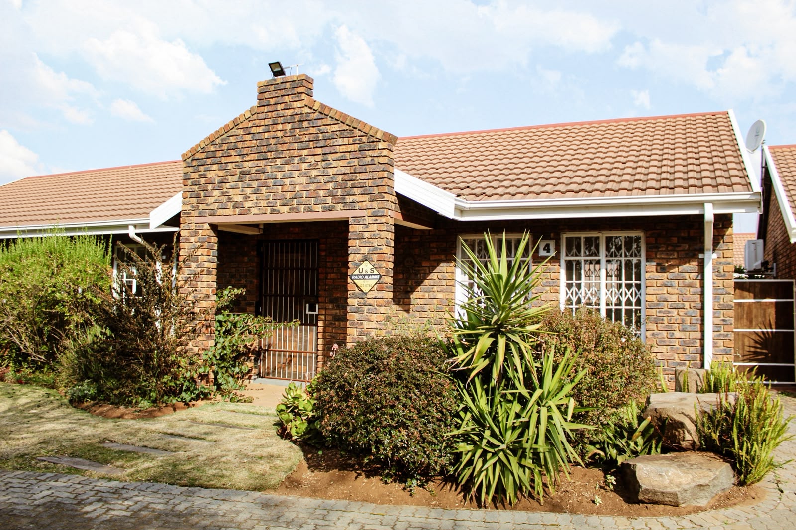 Three Rivers – Tiemiesingel 4 : Beautiful one bedroom retirement unit for sale.
