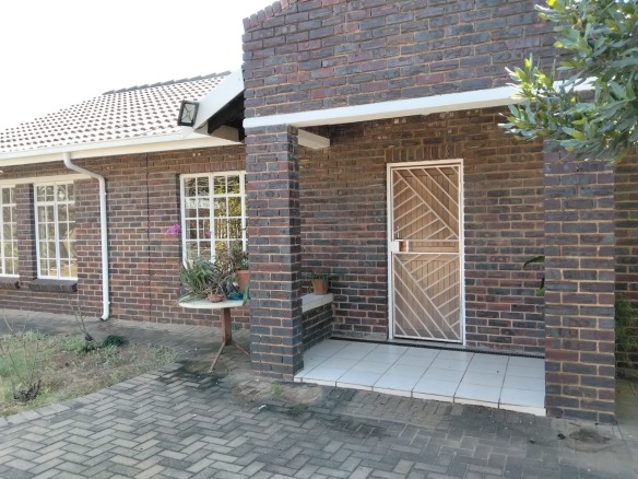 Sonskyn A46 : Beautiful two bedroom life rights unit for sale.