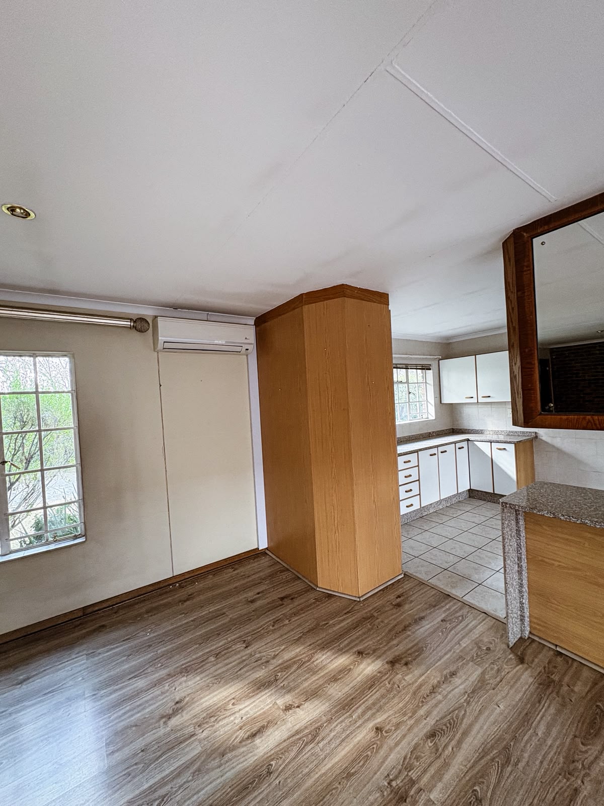 Three Rivers – Tiemiesingel 4 : Beautiful one bedroom retirement unit for sale.