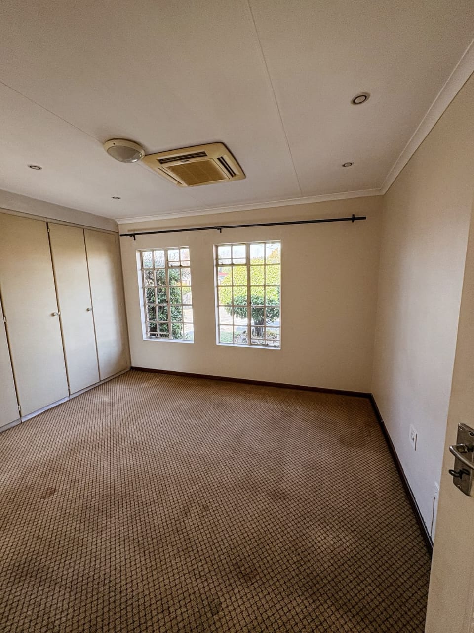 Three Rivers – Diederik 7 : Lovely one bedroom retirement unit for sale.