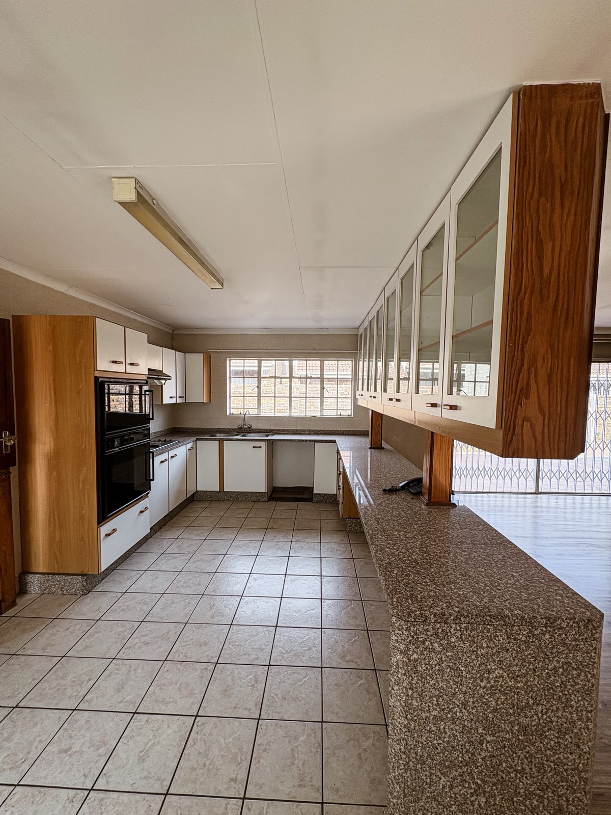 Three Rivers – Tiemiesingel 4 : Beautiful one bedroom retirement unit for sale.