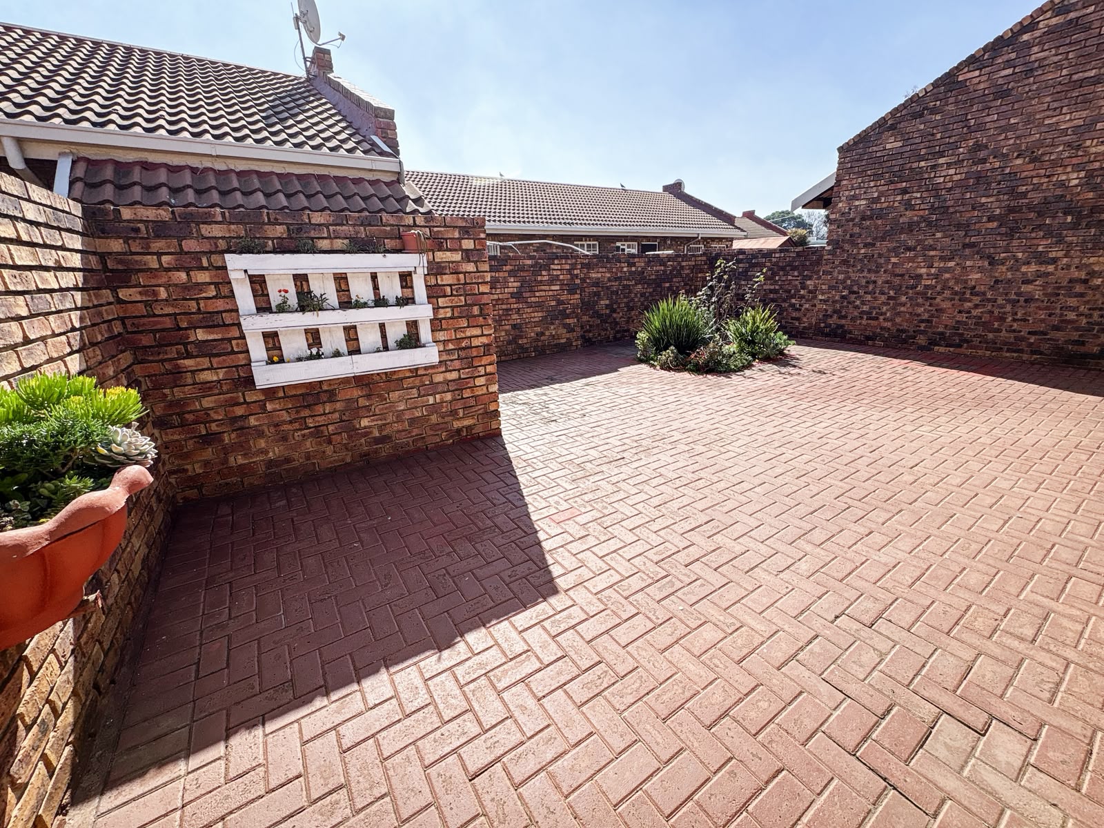 Three Rivers – Fisant 2 : Stunning retirement unit for sale.