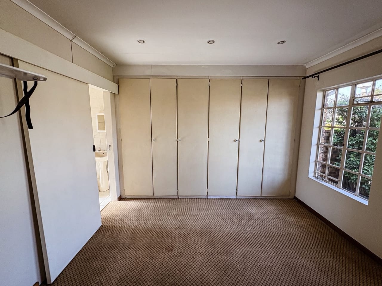 Three Rivers – Diederik 7 : Lovely one bedroom retirement unit for sale.