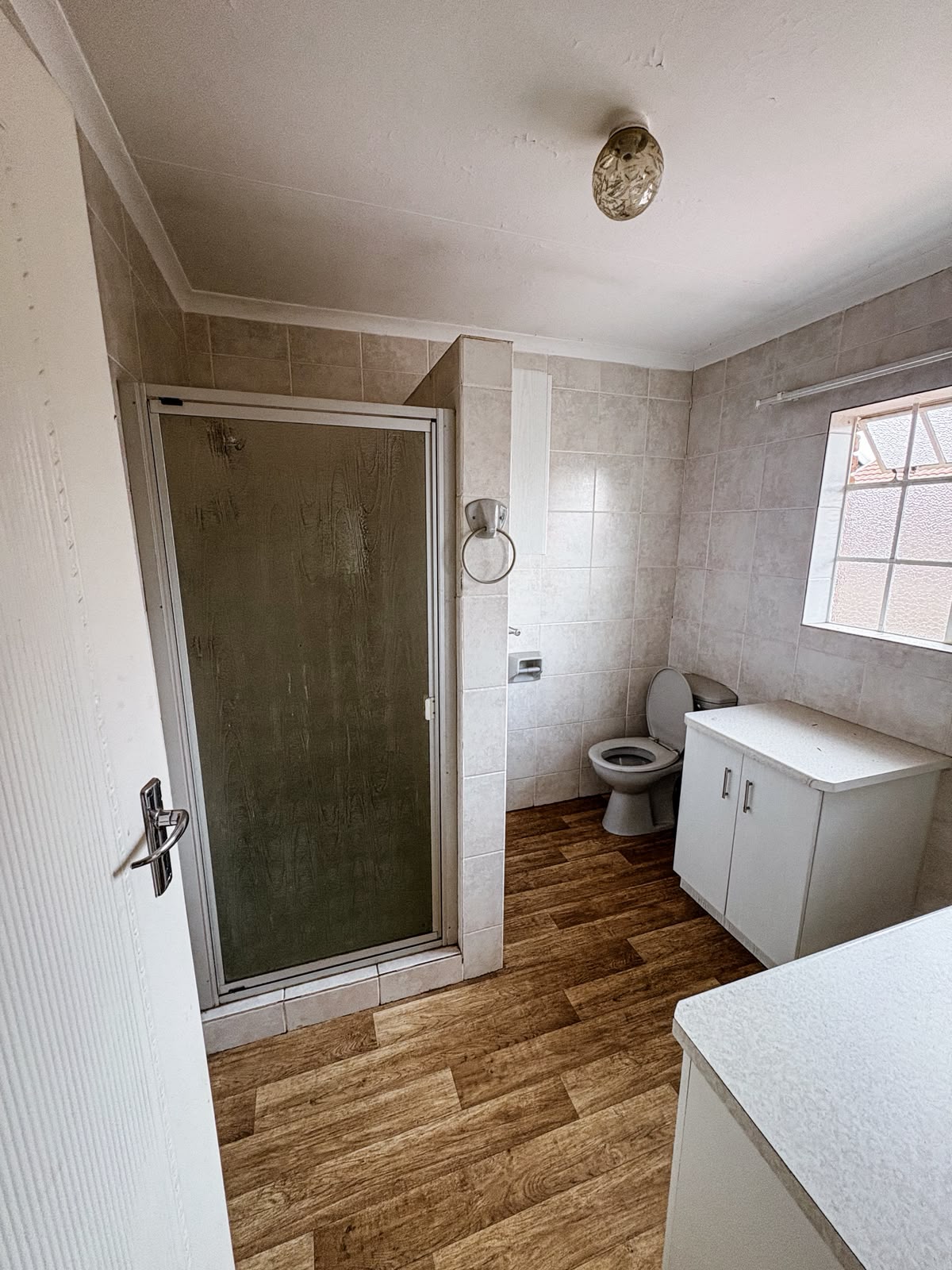 Three Rivers – Tiemiesingel 4 : Beautiful one bedroom retirement unit for sale.