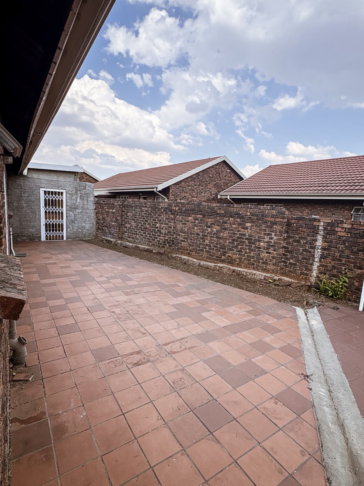 Three Rivers – Tiemiesingel 4 : Beautiful one bedroom retirement unit for sale.