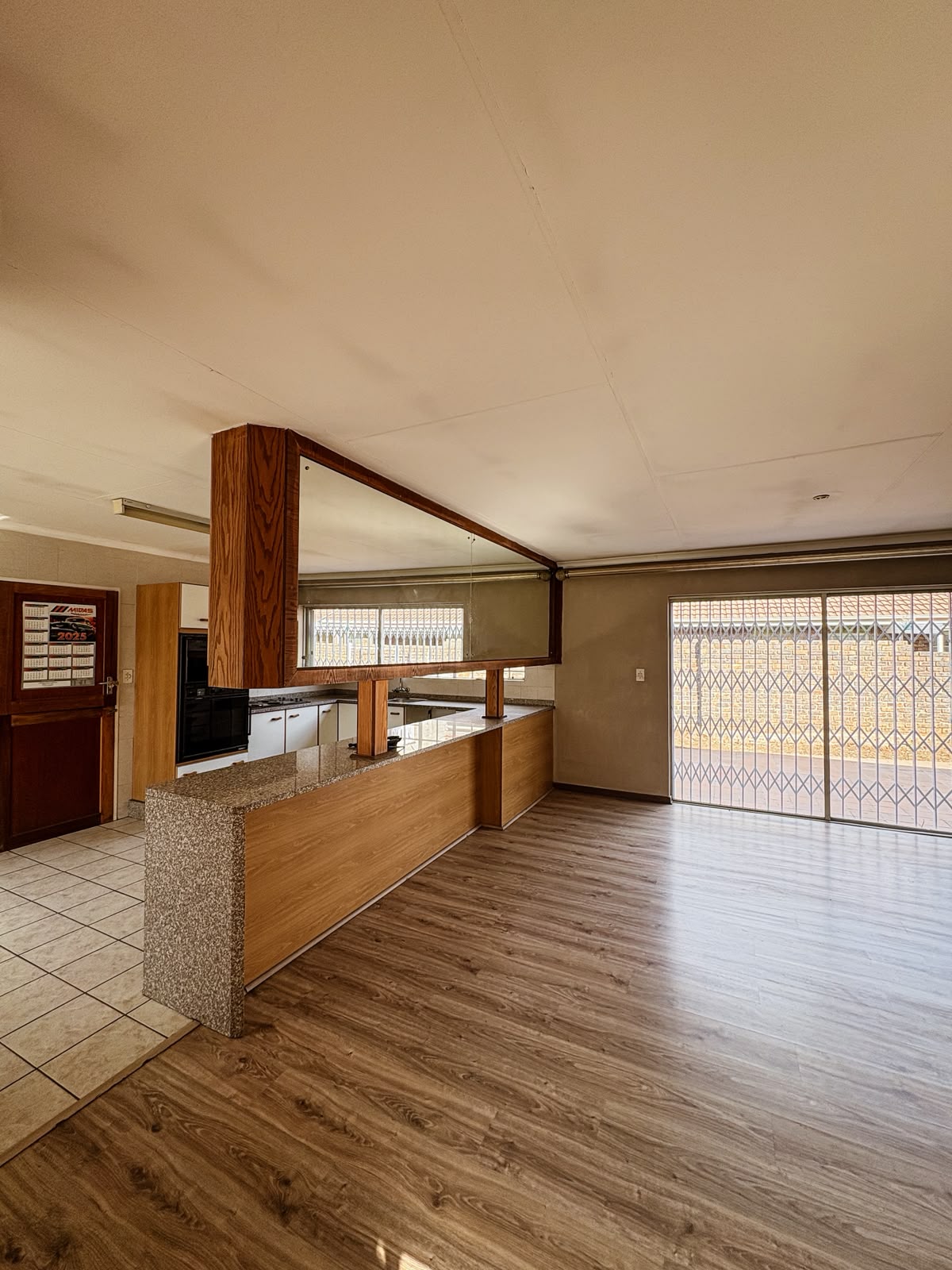 Three Rivers – Tiemiesingel 4 : Beautiful one bedroom retirement unit for sale.
