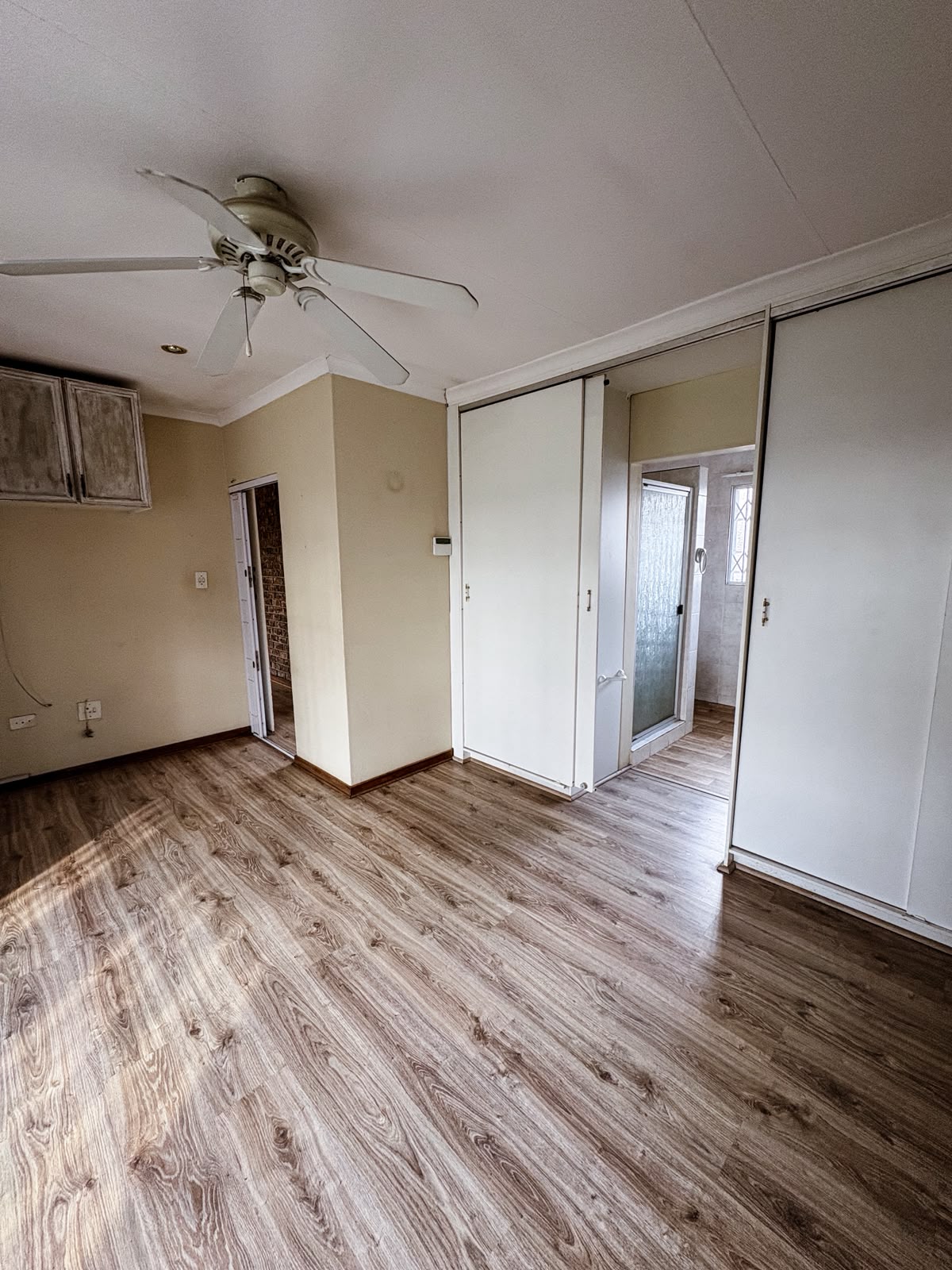 Three Rivers – Tiemiesingel 4 : Beautiful one bedroom retirement unit for sale.