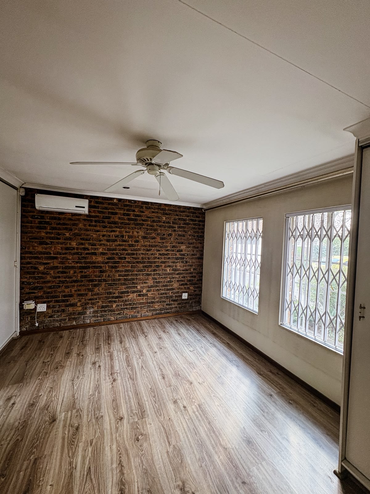 Three Rivers – Tiemiesingel 4 : Beautiful one bedroom retirement unit for sale.
