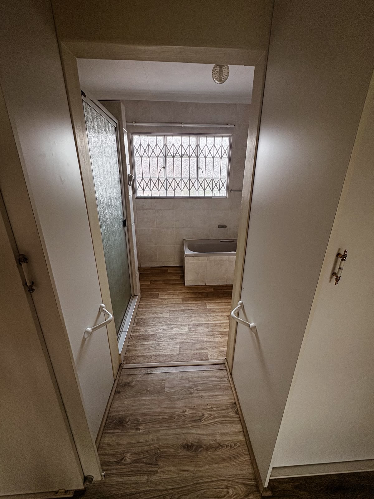 Three Rivers – Tiemiesingel 4 : Beautiful one bedroom retirement unit for sale.