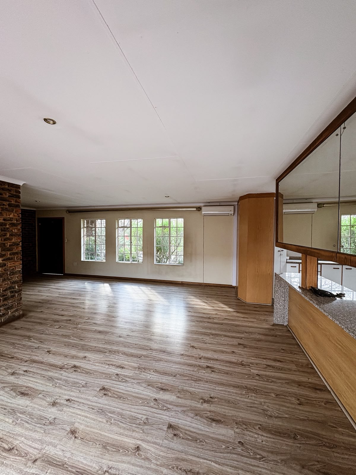 Three Rivers – Tiemiesingel 4 : Beautiful one bedroom retirement unit for sale.
