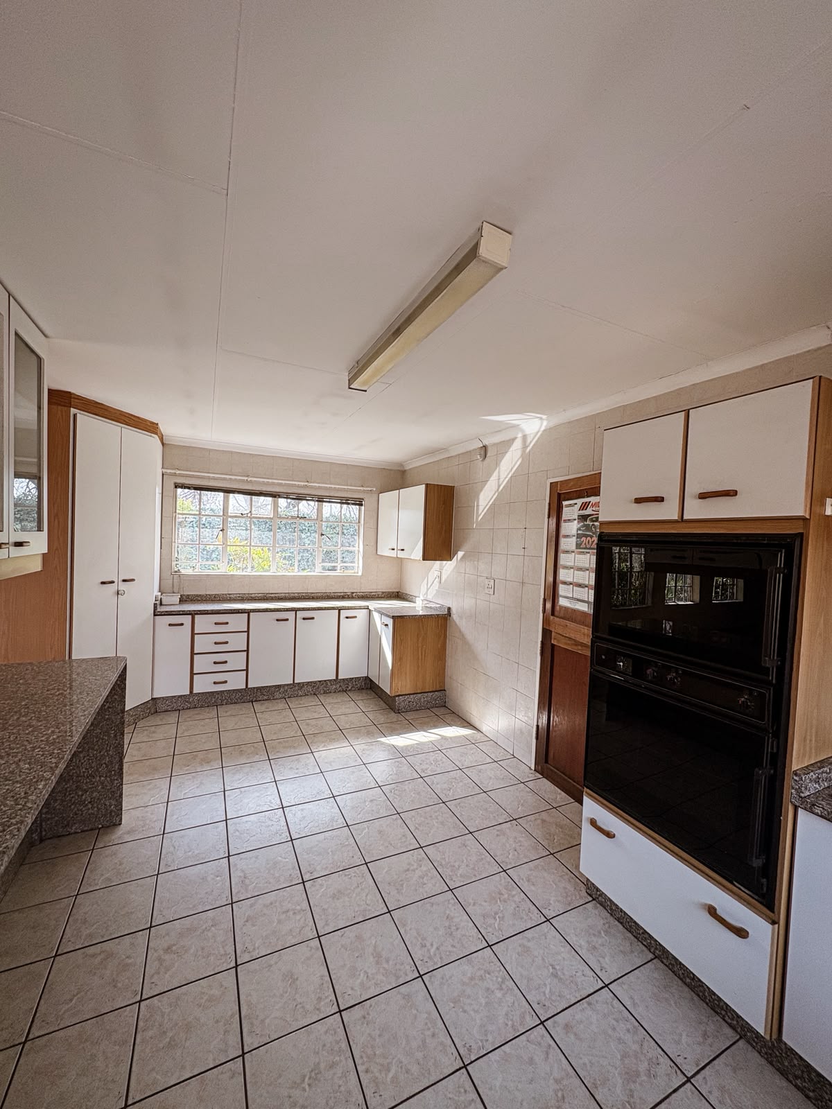 Three Rivers – Tiemiesingel 4 : Beautiful one bedroom retirement unit for sale.