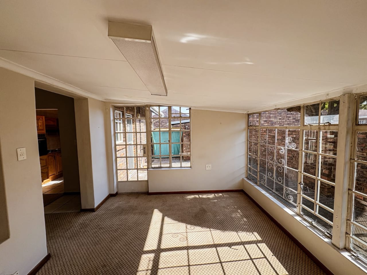 Three Rivers – Diederik 7 : Lovely one bedroom retirement unit for sale.