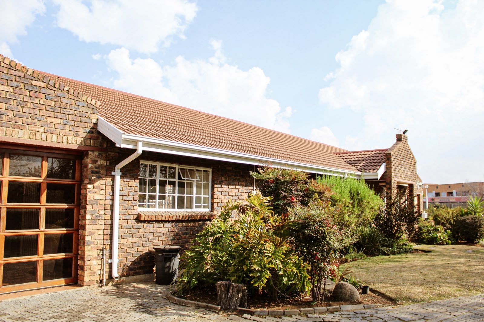 Three Rivers – Tiemiesingel 4 : Beautiful one bedroom retirement unit for sale.