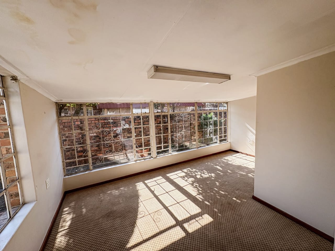 Three Rivers – Diederik 7 : Lovely one bedroom retirement unit for sale.