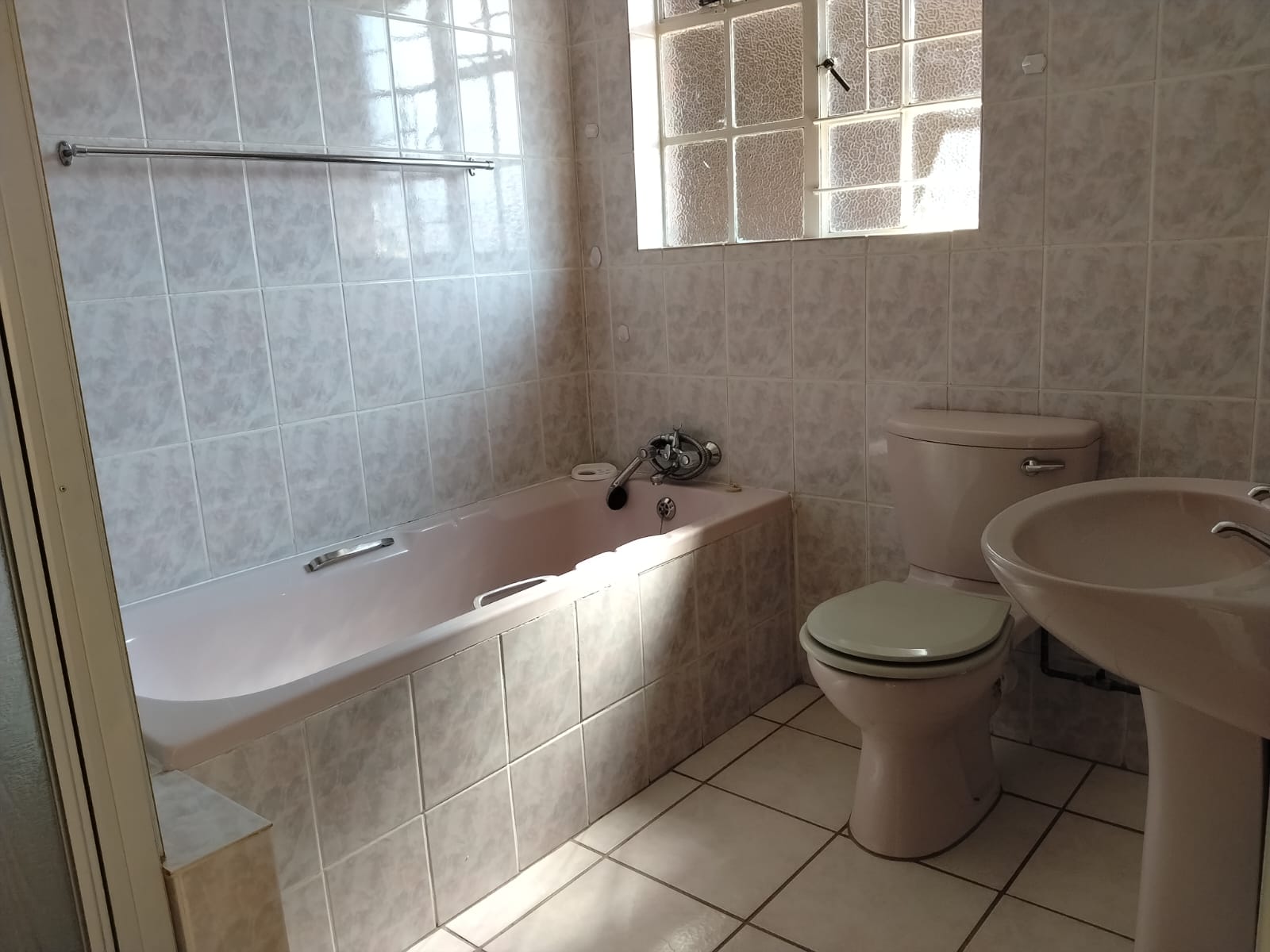 Sonskyn A46 : Beautiful two bedroom life rights unit for sale.