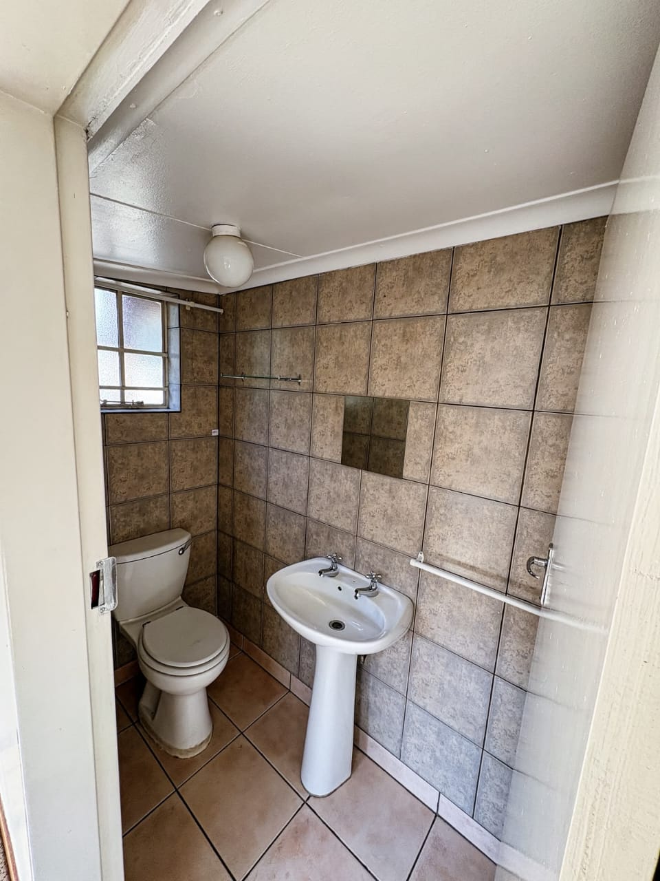 Three Rivers – Diederik 7 : Lovely one bedroom retirement unit for sale.