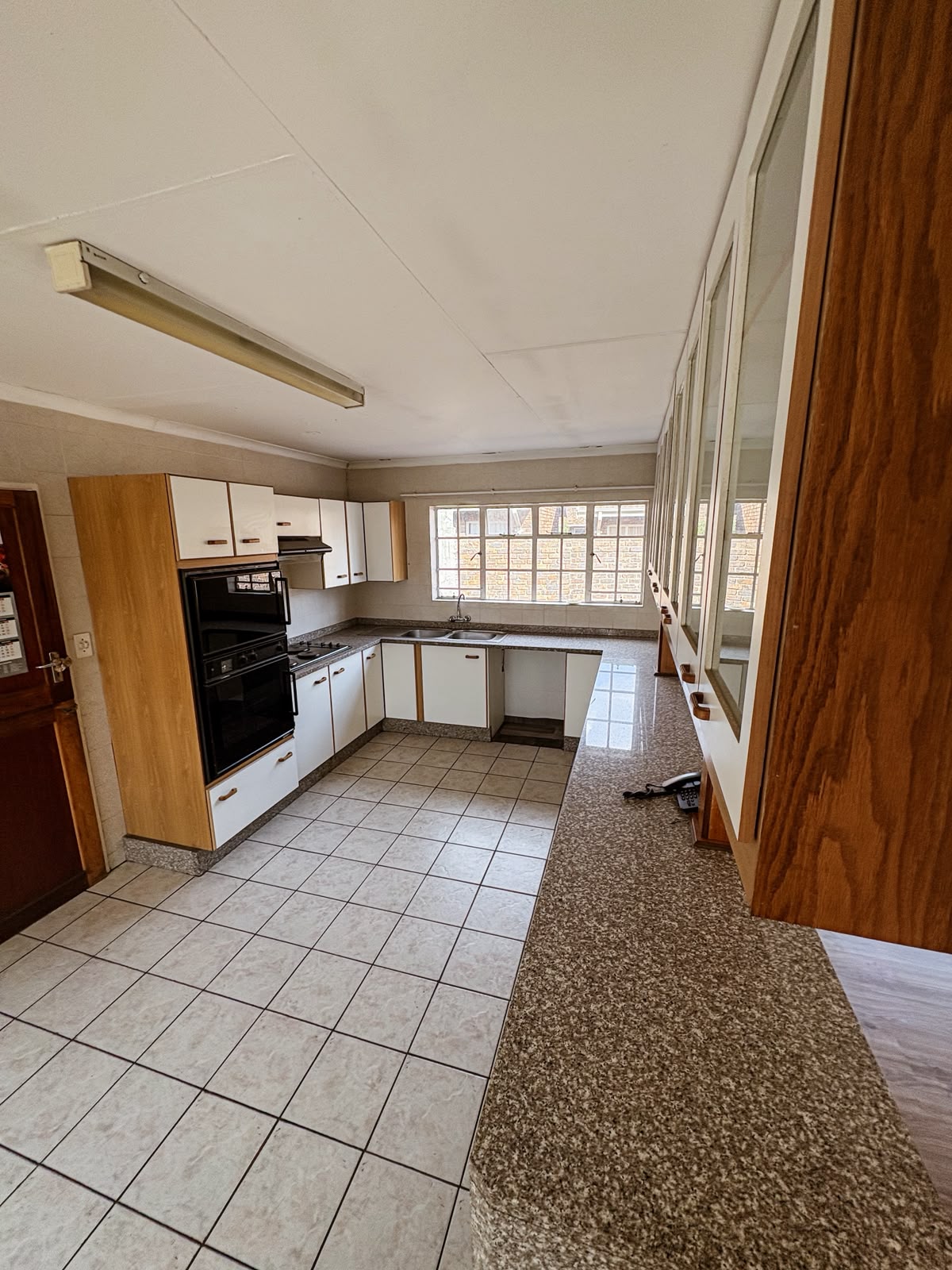 Three Rivers – Tiemiesingel 4 : Beautiful one bedroom retirement unit for sale.