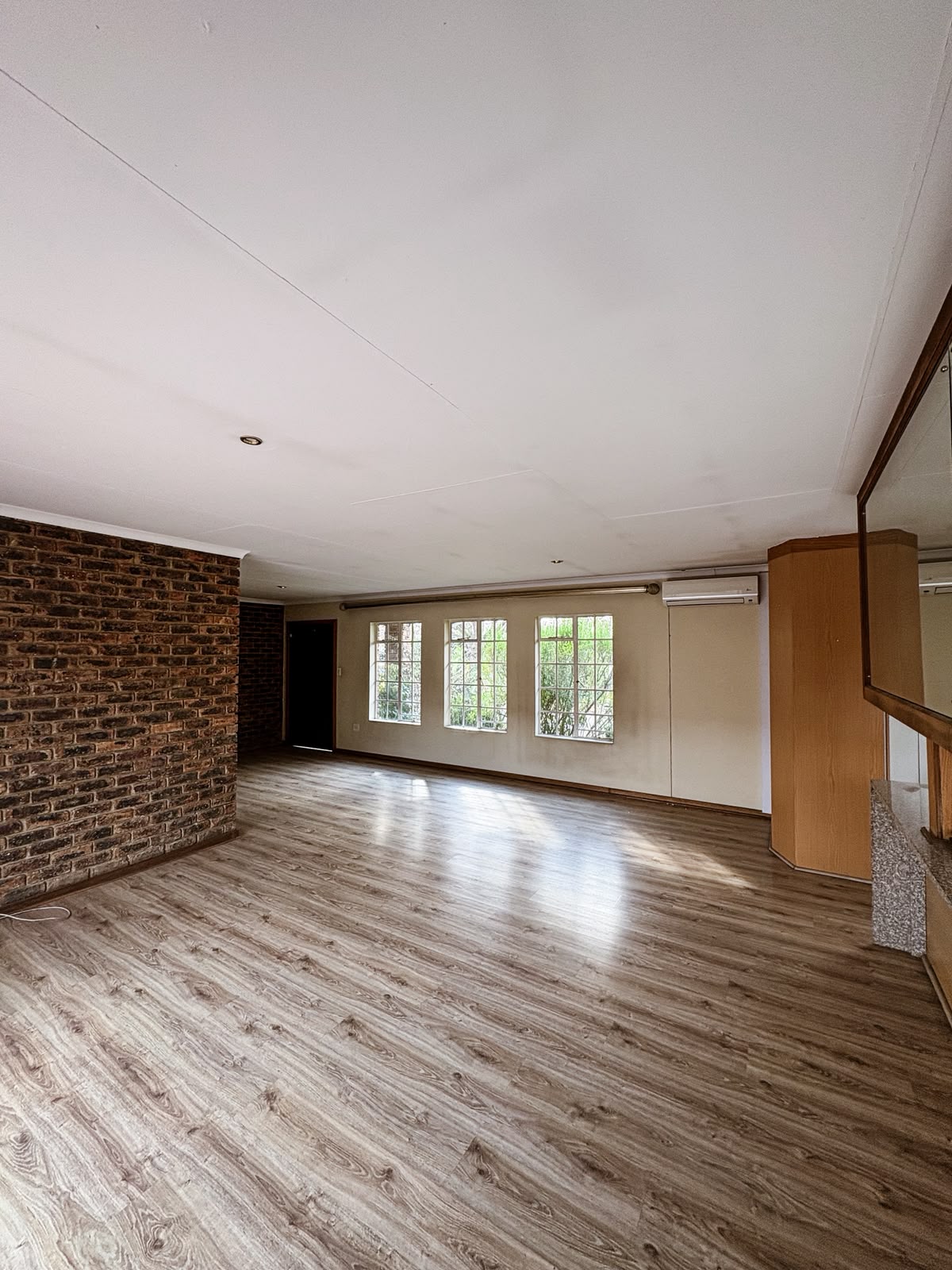 Three Rivers – Tiemiesingel 4 : Beautiful one bedroom retirement unit for sale.