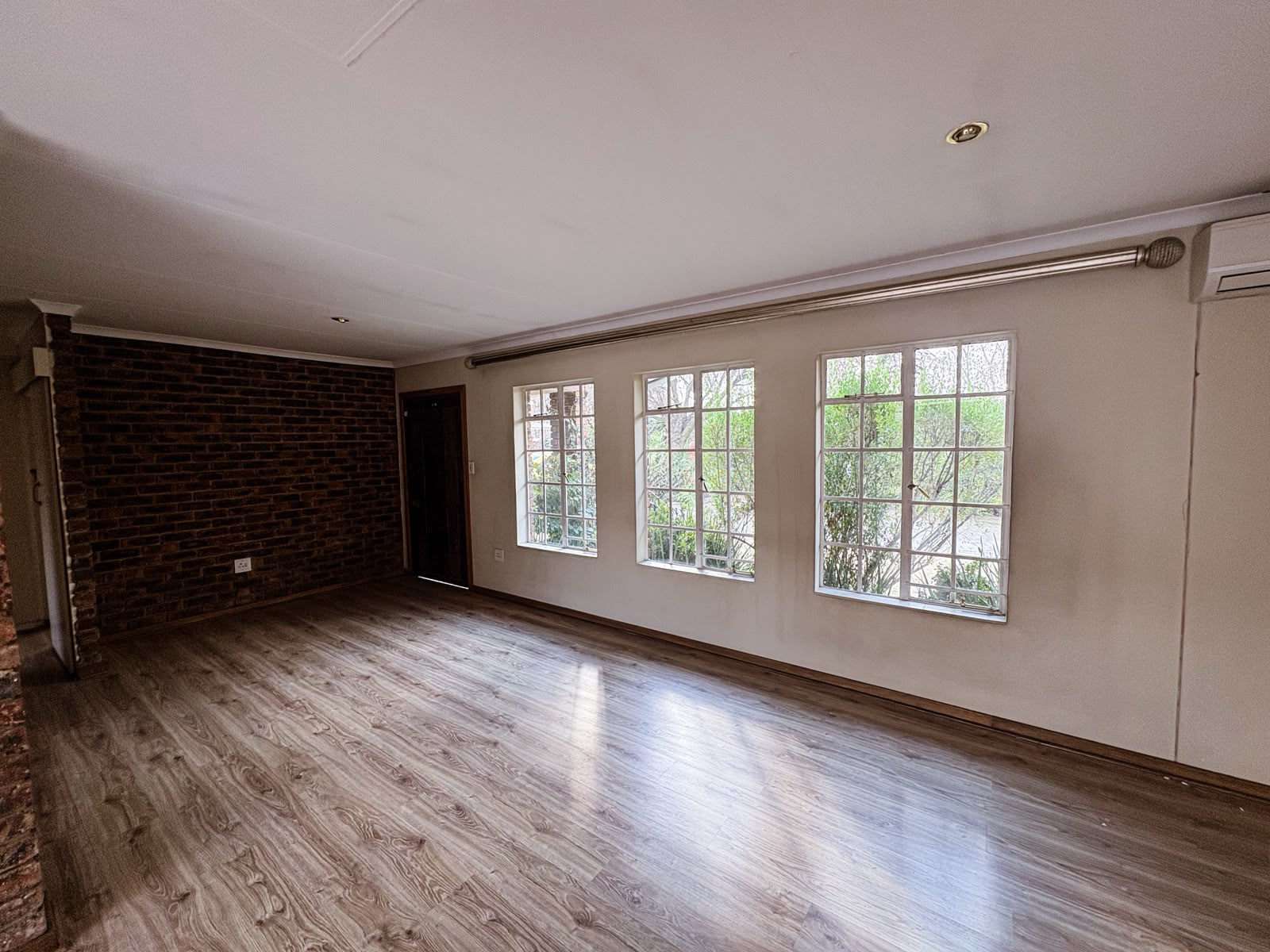 Three Rivers – Tiemiesingel 4 : Beautiful one bedroom retirement unit for sale.