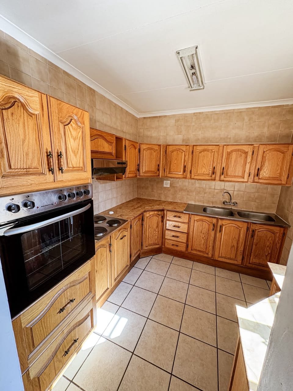 Three Rivers – Diederik 7 : Lovely one bedroom retirement unit for sale.