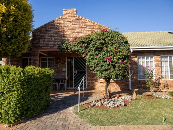 Montana – Houtkapper 4: Charming 3 bedoom, 2 Bathroom unit for sale in Pretoria