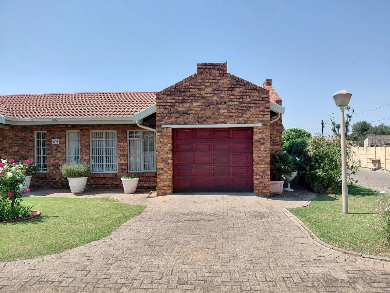 Three Rivers – Bataleur 4: Spacious 2-bedroom, 2-bathroom retirement unit for sale in Vereeniging.