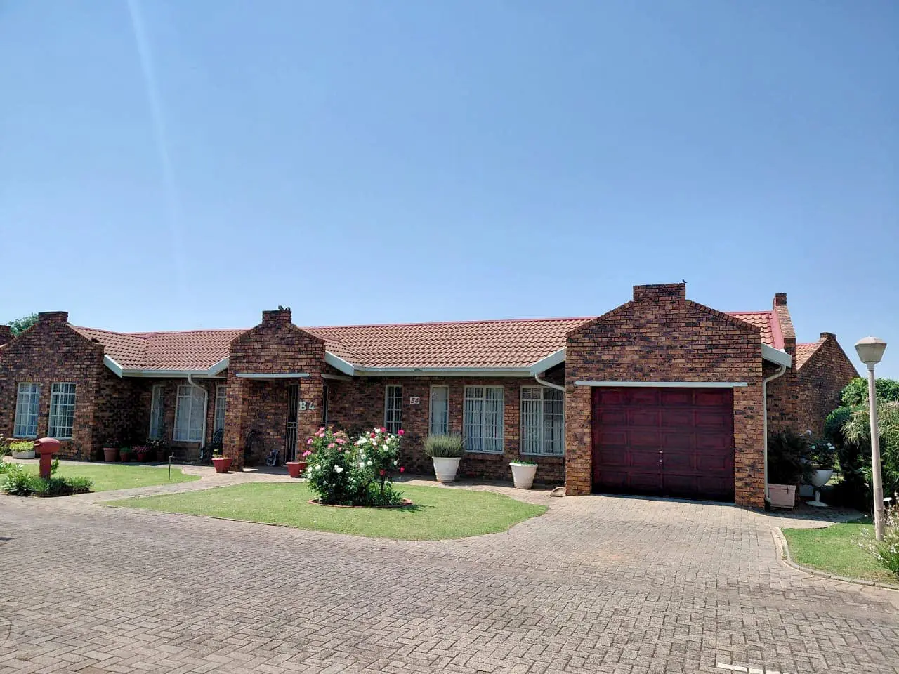 Three Rivers – Bataleur 4: Spacious 2-bedroom, 2-bathroom retirement unit for sale in Vereeniging.