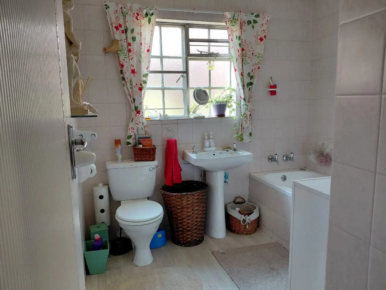 Three Rivers – Bataleur 4: Spacious 2-bedroom, 2-bathroom retirement unit for sale in Vereeniging.