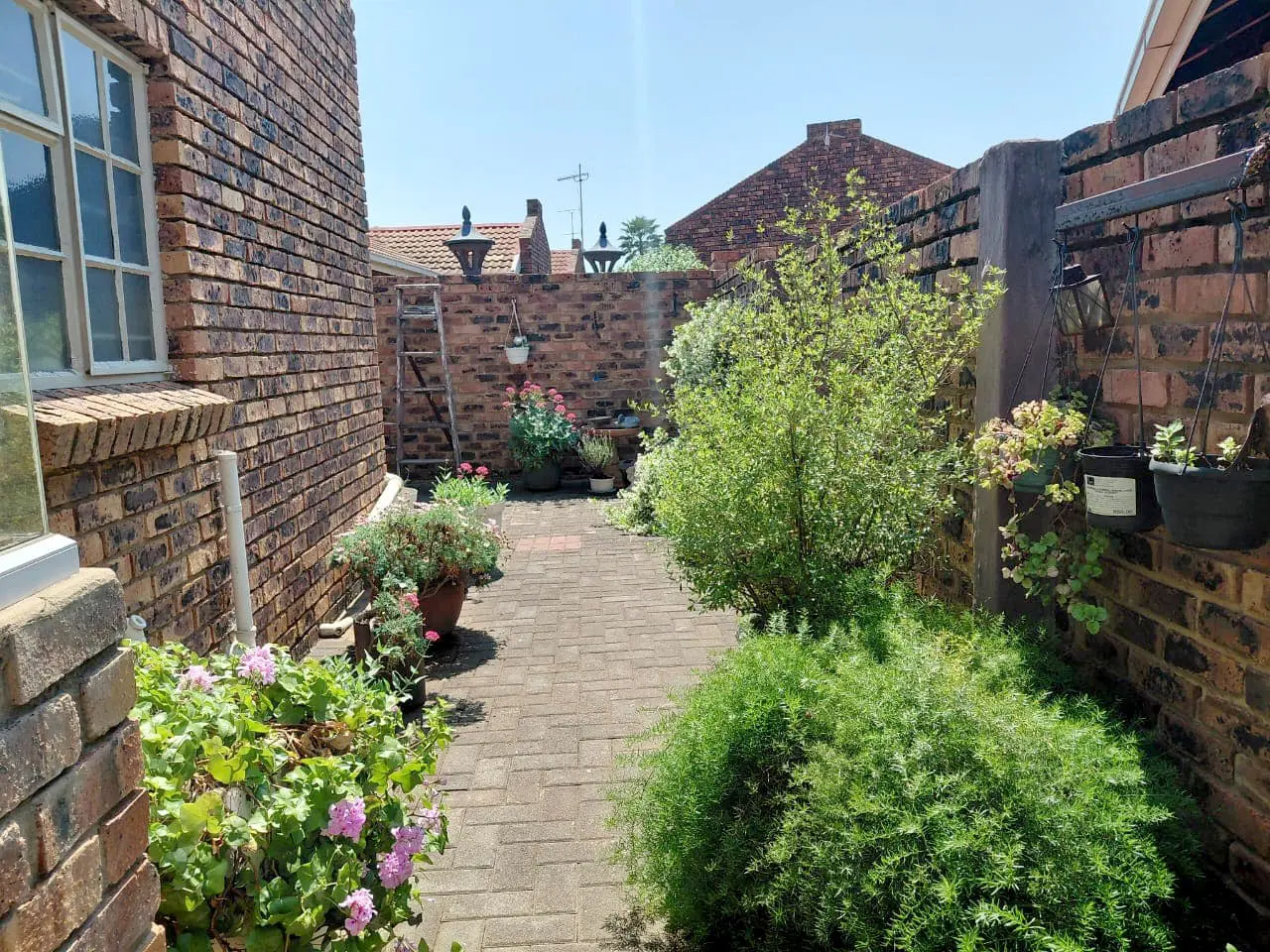 Three Rivers – Bataleur 4: Spacious 2-bedroom, 2-bathroom retirement unit for sale in Vereeniging.