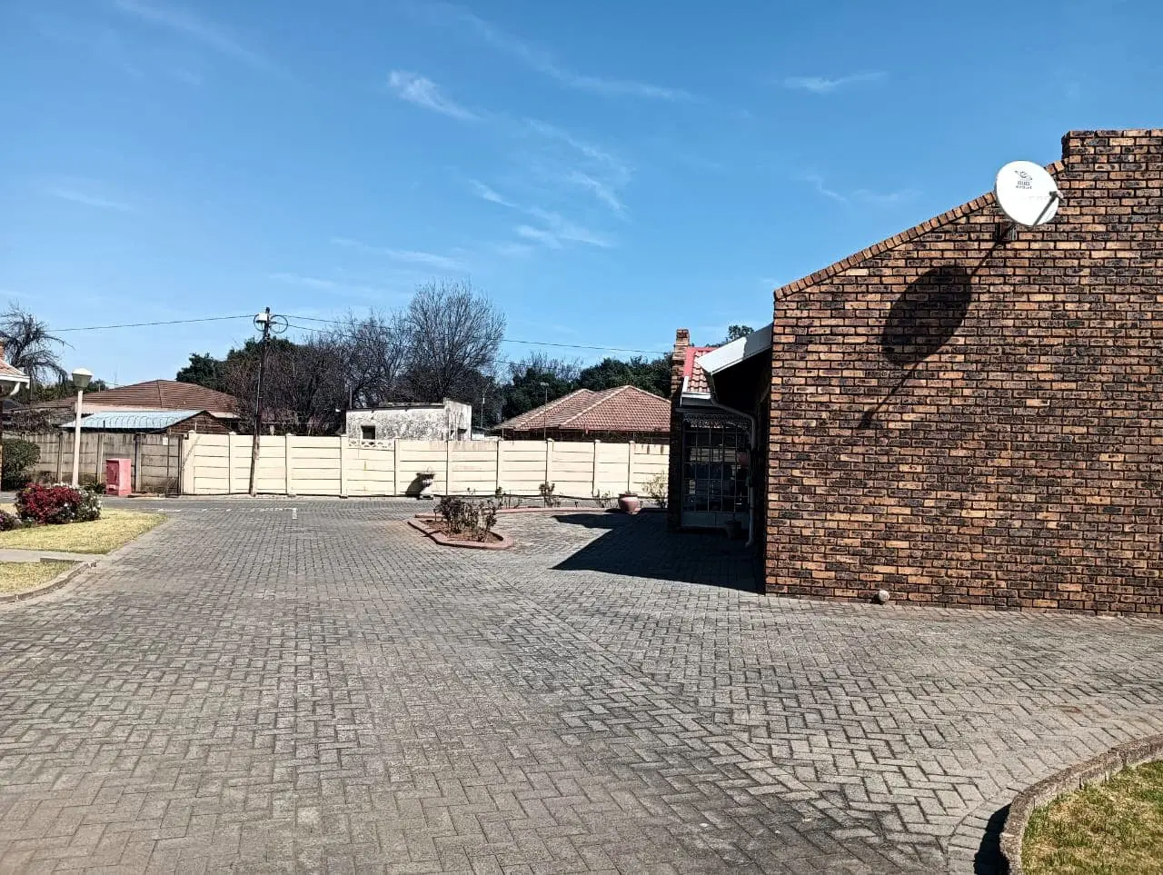 Three Rivers – Canary 4 : Beautiful one bedroom retirement unit for sale in Vereeniging.