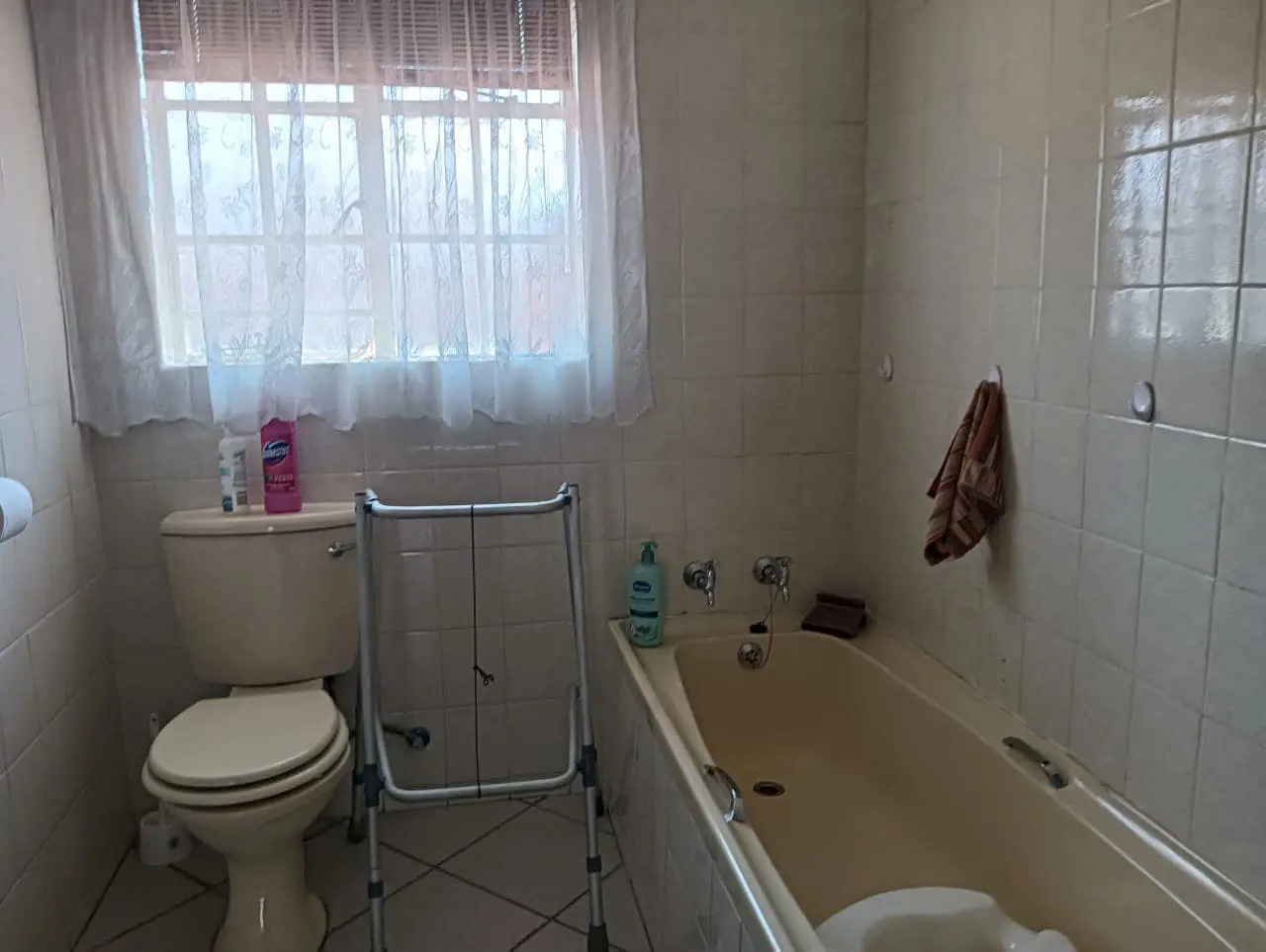 Three Rivers – Canary 4 : Beautiful one bedroom retirement unit for sale in Vereeniging.