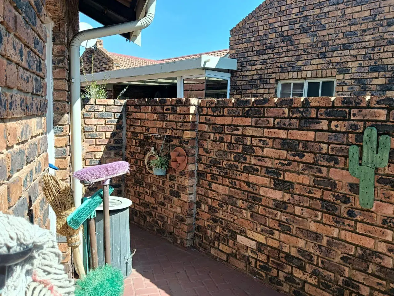 Three Rivers – Canary 4 : Beautiful one bedroom retirement unit for sale in Vereeniging.