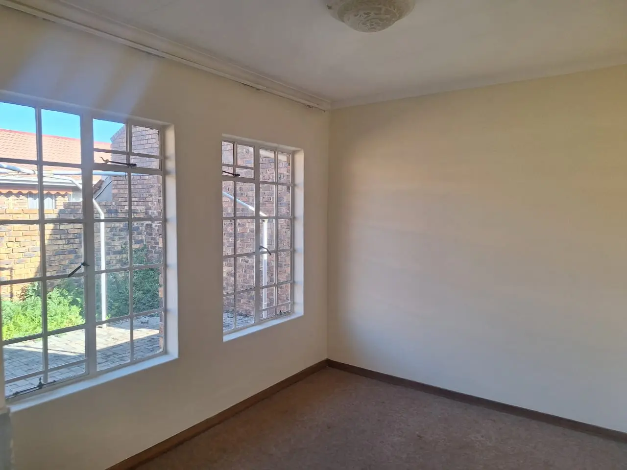 Three Rivers – Glasogie 3 : Lovely one bedroom retirement unit for sale in Vereeniging