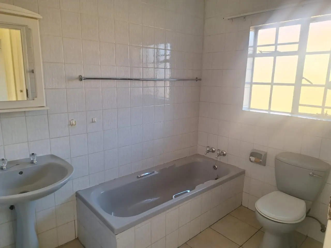 Three Rivers – Glasogie 3 : Lovely one bedroom retirement unit for sale in Vereeniging