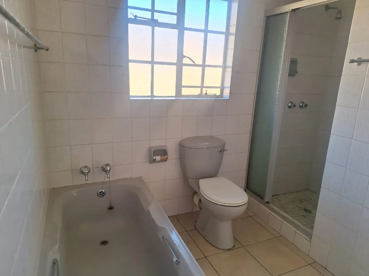 Three Rivers – Glasogie 3 : Lovely one bedroom retirement unit for sale in Vereeniging