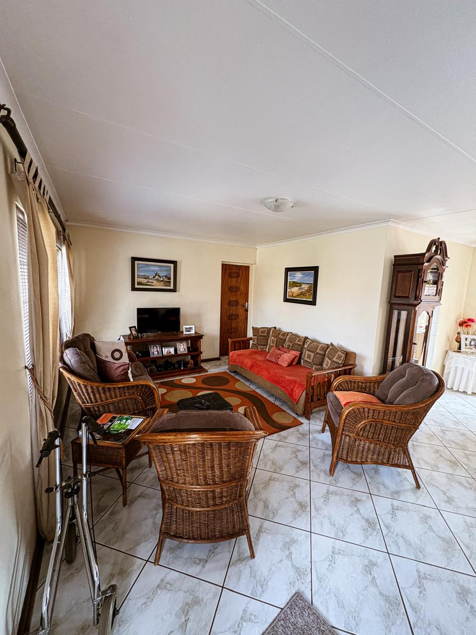 Three Rivers – Canary 5 : Beautiful one bedroom retirement unit for sale.