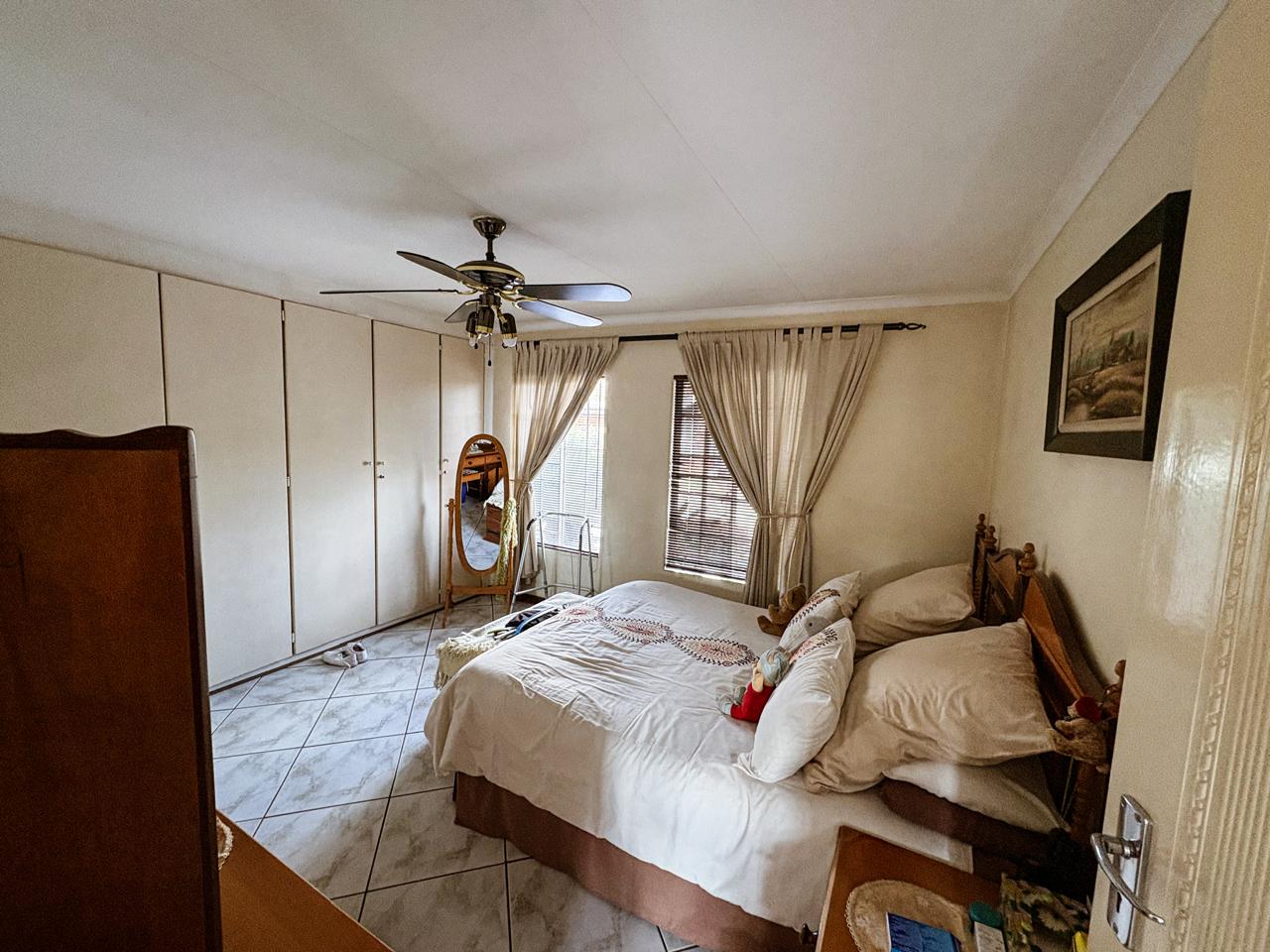 Three Rivers – Canary 5 : Beautiful one bedroom retirement unit for sale.