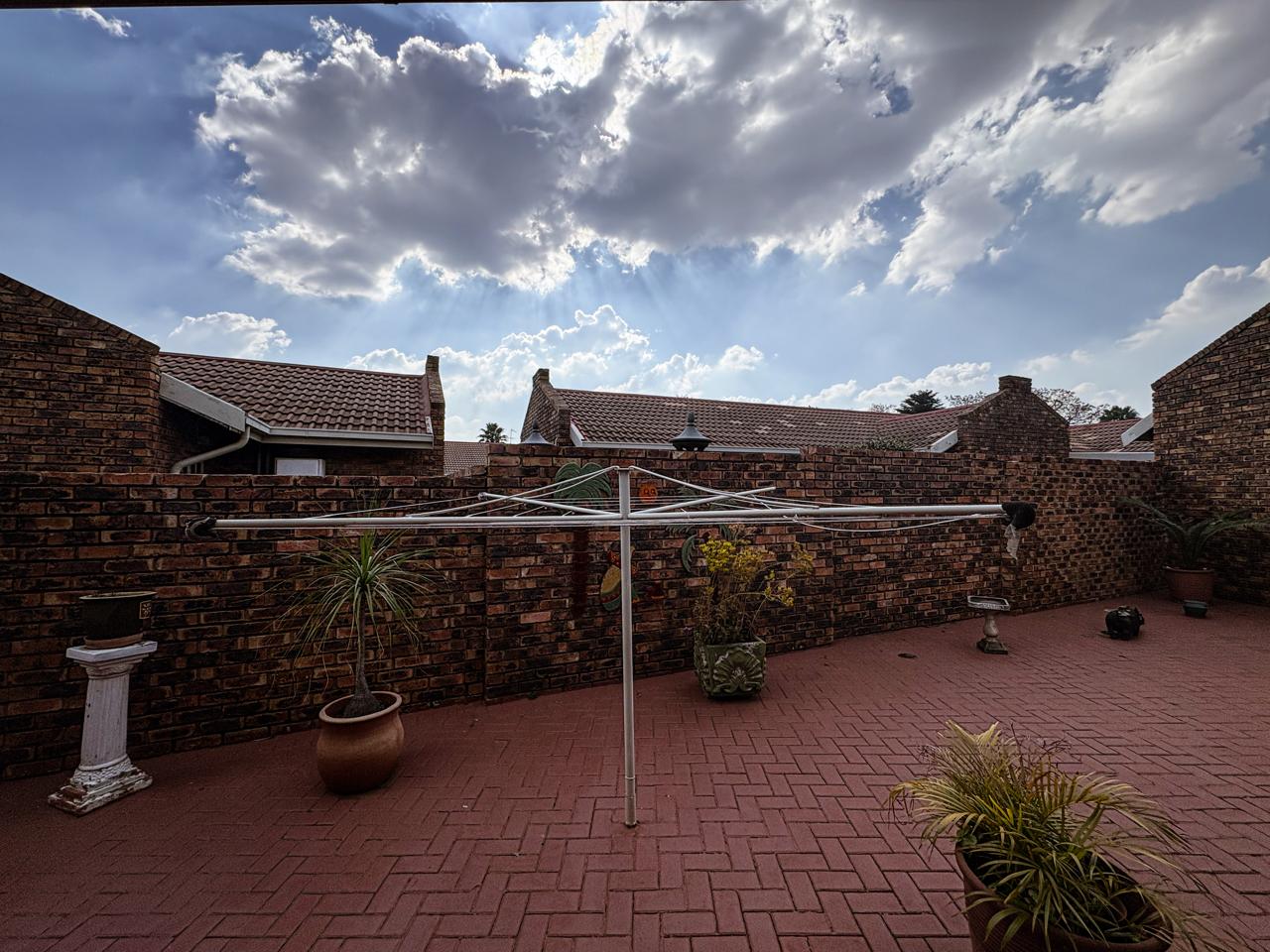 Three Rivers – Canary 5 : Beautiful one bedroom retirement unit for sale.