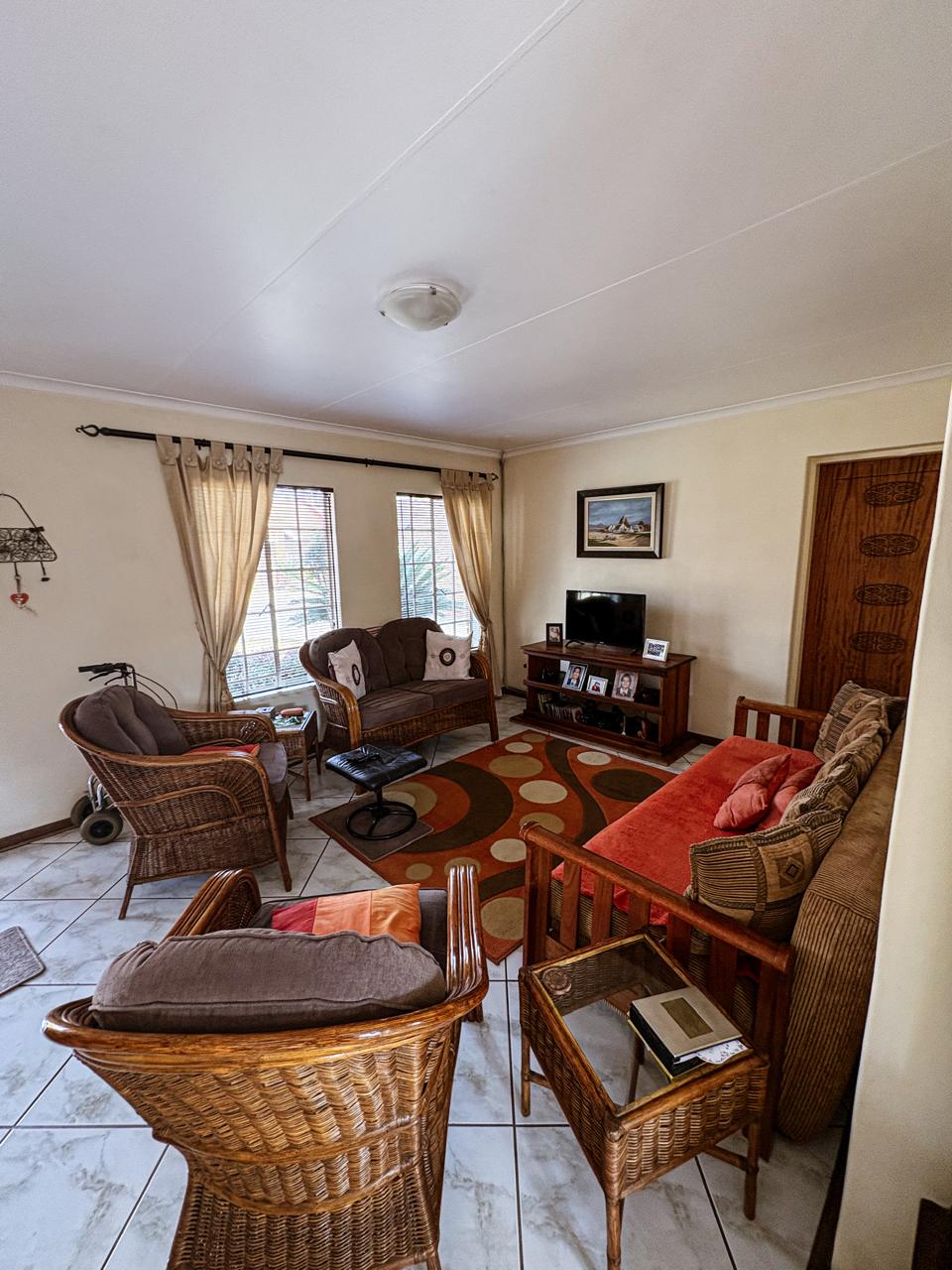 Three Rivers – Canary 5 : Beautiful one bedroom retirement unit for sale.