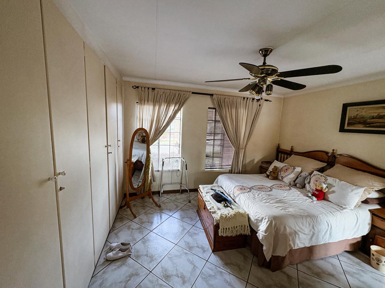 Three Rivers – Canary 5 : Beautiful one bedroom retirement unit for sale.