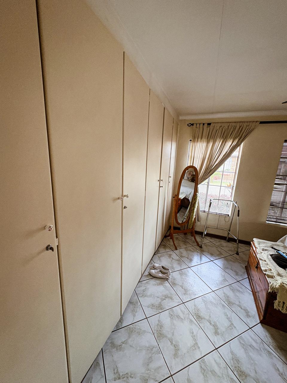 Three Rivers – Canary 5 : Beautiful one bedroom retirement unit for sale.
