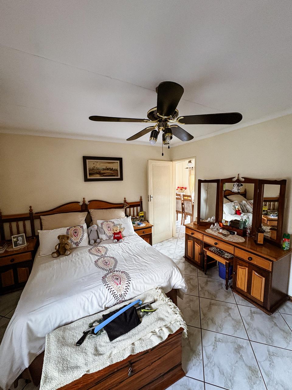 Three Rivers – Canary 5 : Beautiful one bedroom retirement unit for sale.
