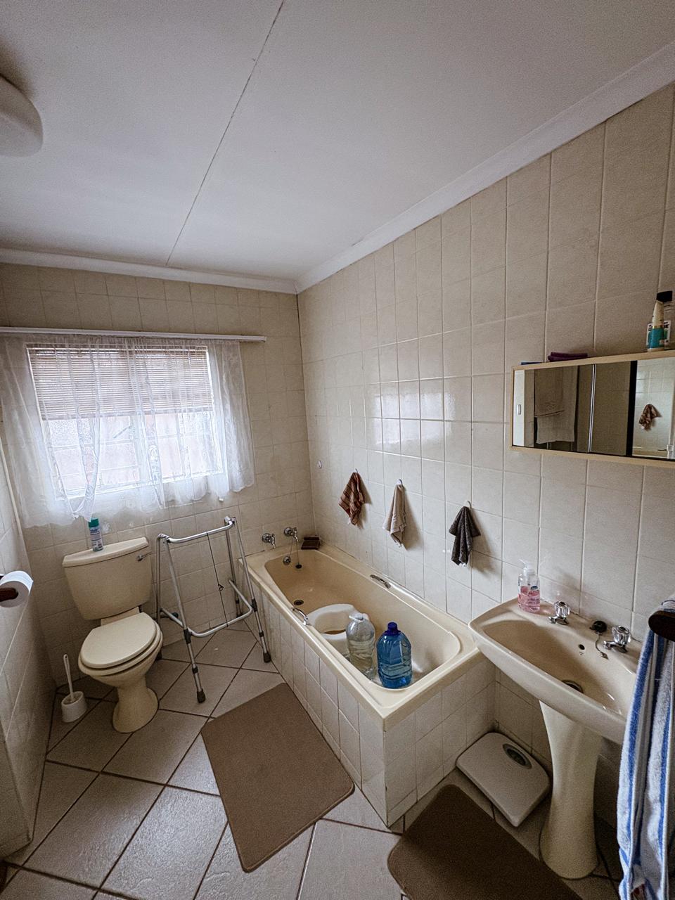 Three Rivers – Canary 5 : Beautiful one bedroom retirement unit for sale.