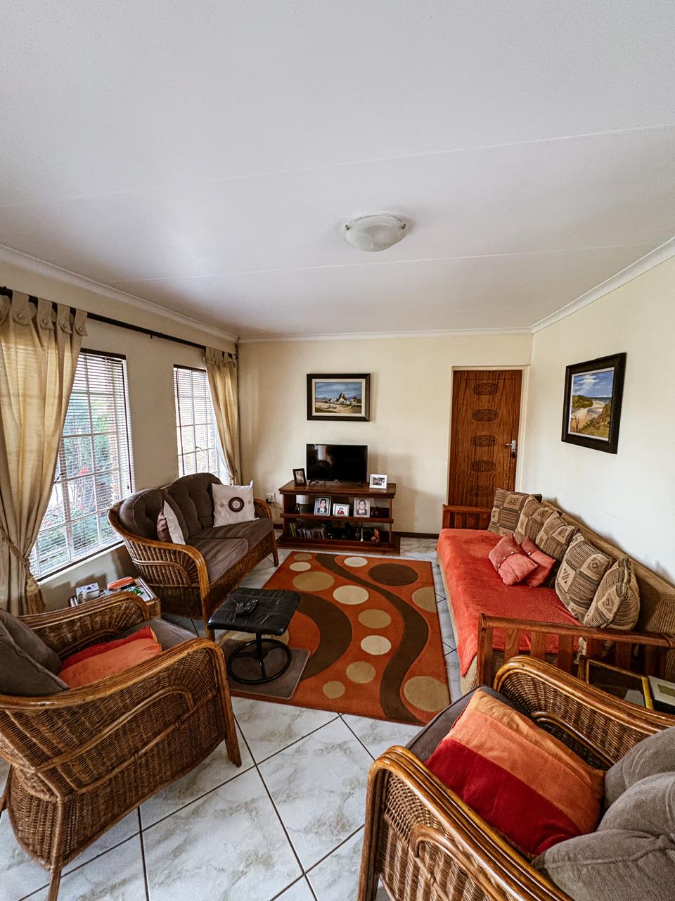 Three Rivers – Canary 5 : Beautiful one bedroom retirement unit for sale.
