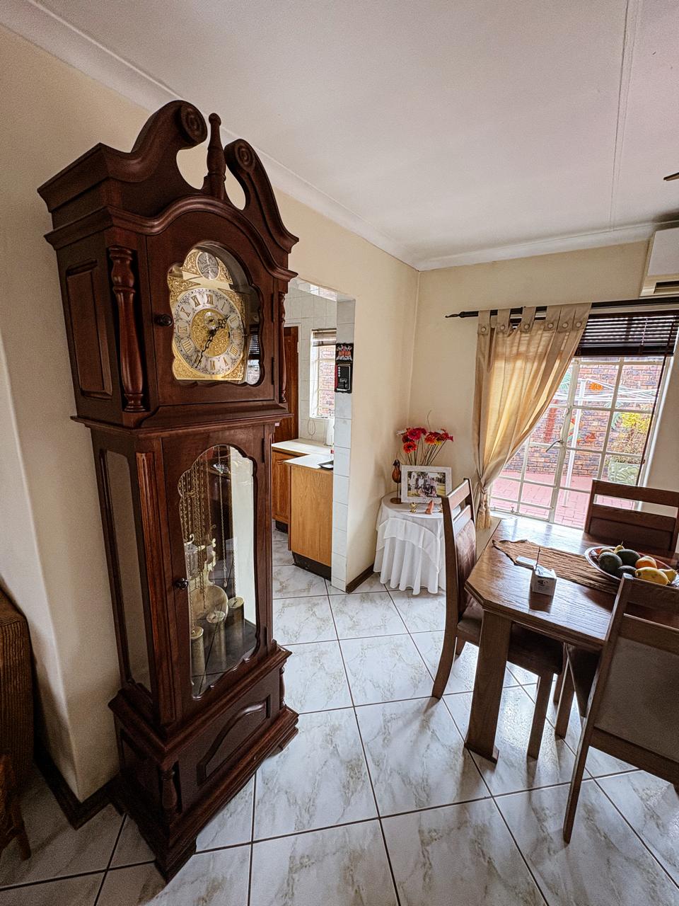 Three Rivers – Canary 5 : Beautiful one bedroom retirement unit for sale.