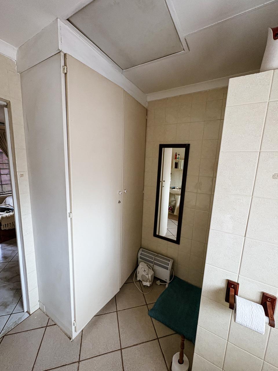 Three Rivers – Canary 5 : Beautiful one bedroom retirement unit for sale.