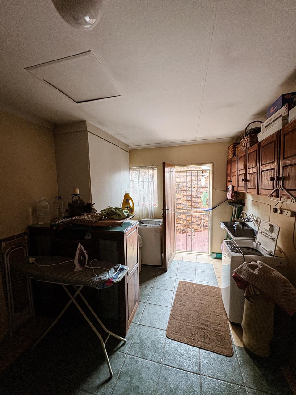 Three Rivers – Canary 5 : Beautiful one bedroom retirement unit for sale.